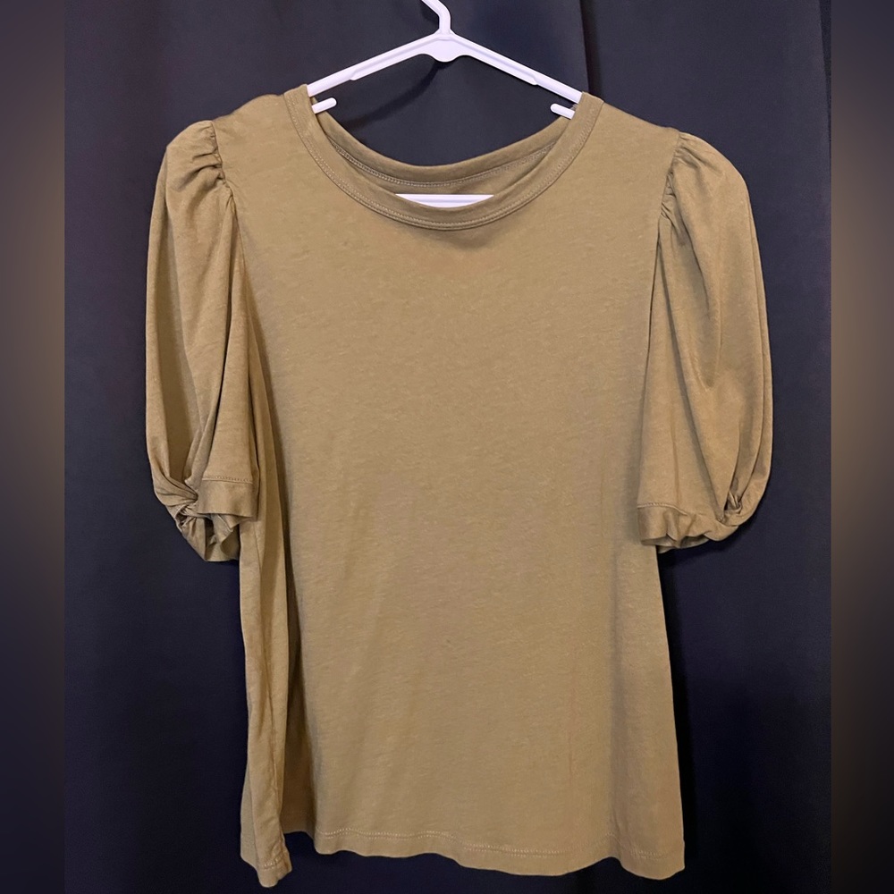 Green and white T-shirt with poof sleeve